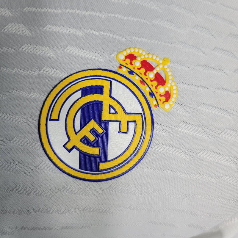 Camisa Real Madrid Titular 23/24 - Adidas Versão Jogador Masculina - Patchs Campeão Mundial - Paixao de Torcedores